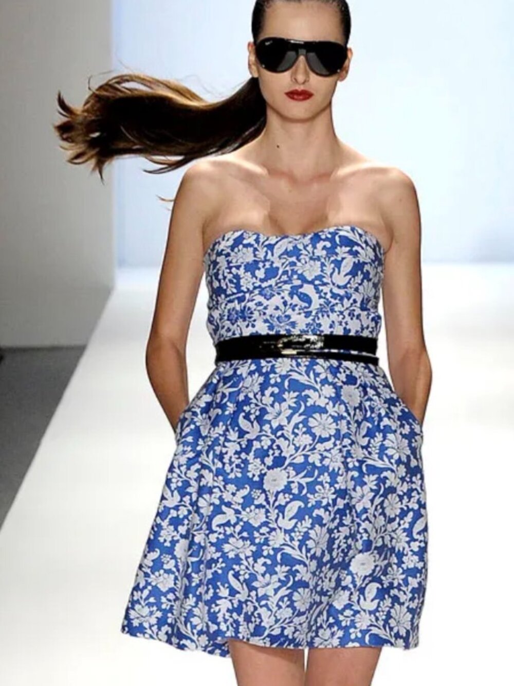 Cynthia Steffe Blue White Floral Brocade Strapless Mini Dress – Size 6